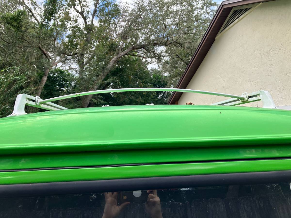 Volkswagen-bus-1973-green-7