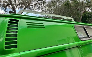 Volkswagen-bus-1973-green-8