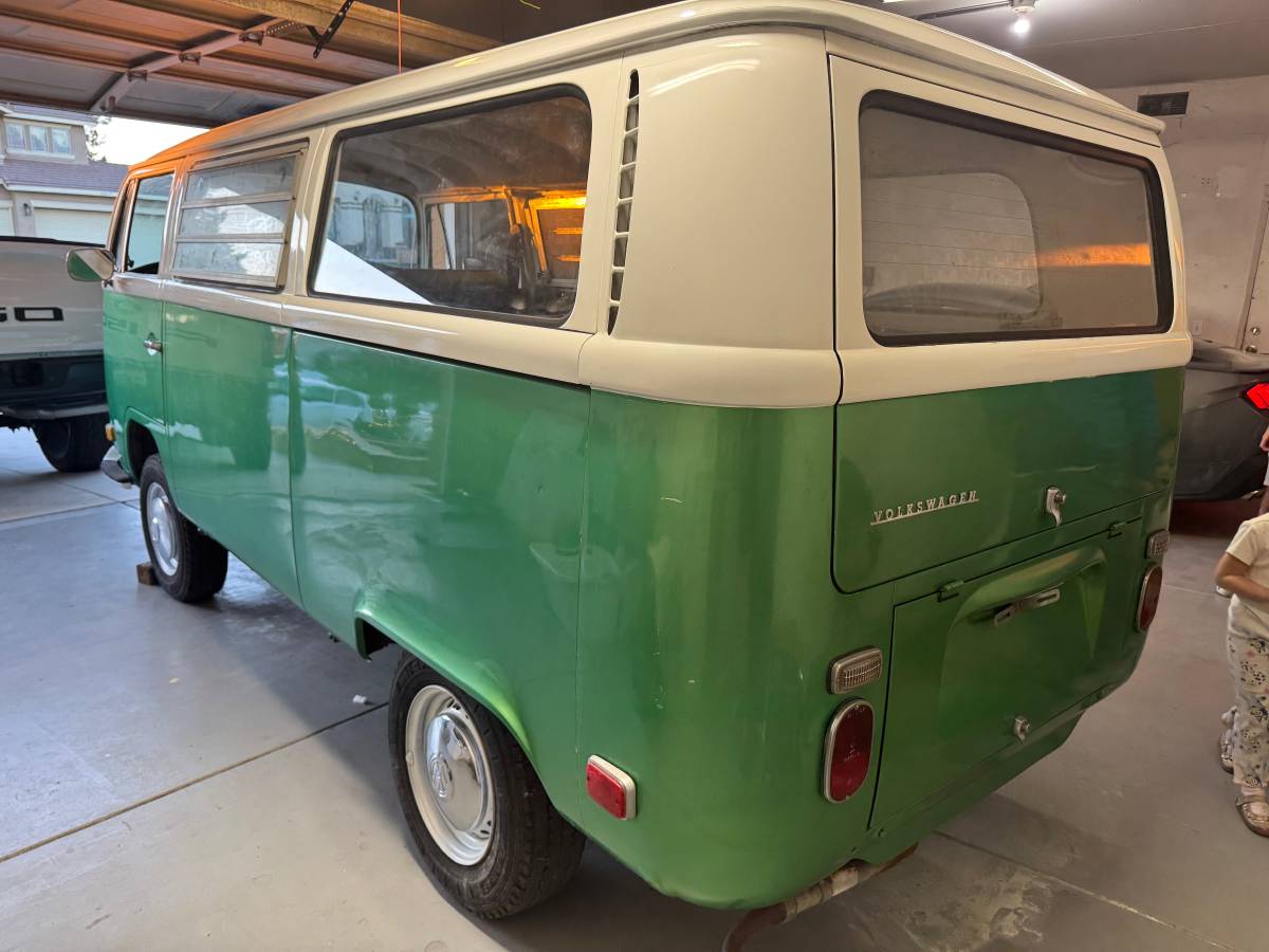 Volkswagen-bus-type-ll-1971-1