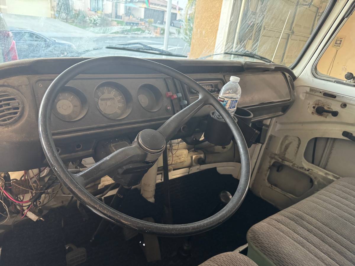 Volkswagen-bus-type-ll-1971-11