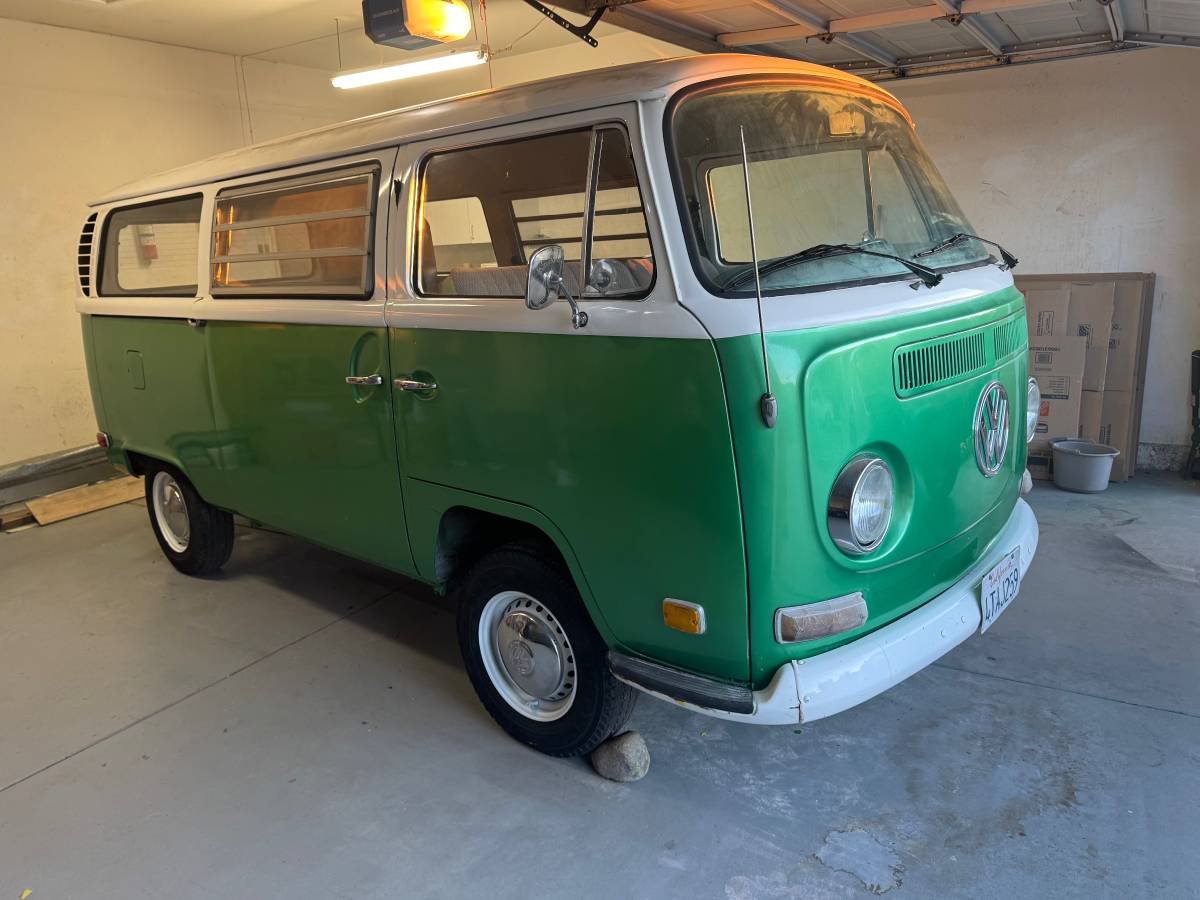 Volkswagen-bus-type-ll-1971-4