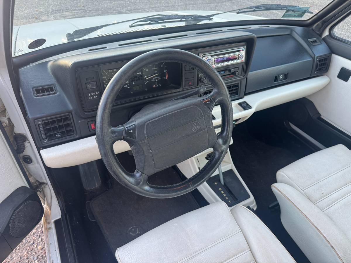 Volkswagen-cabriolet-wolfsburg-1992-white-10