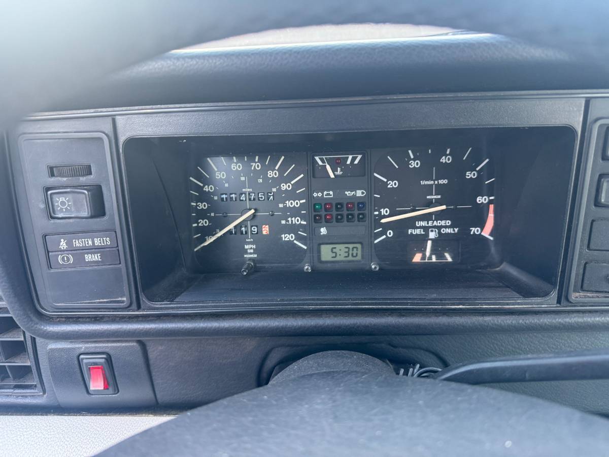 Volkswagen-cabriolet-wolfsburg-1992-white-11