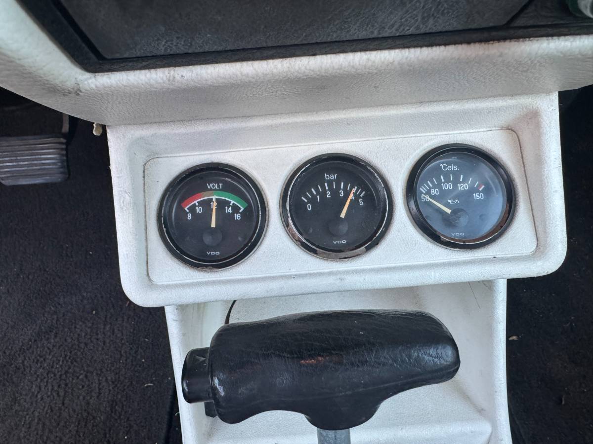 Volkswagen-cabriolet-wolfsburg-1992-white-12