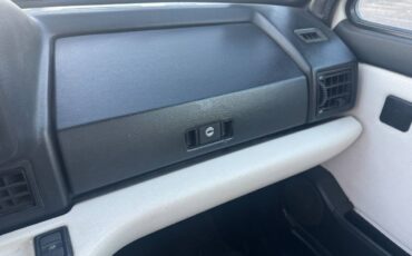 Volkswagen-cabriolet-wolfsburg-1992-white-13