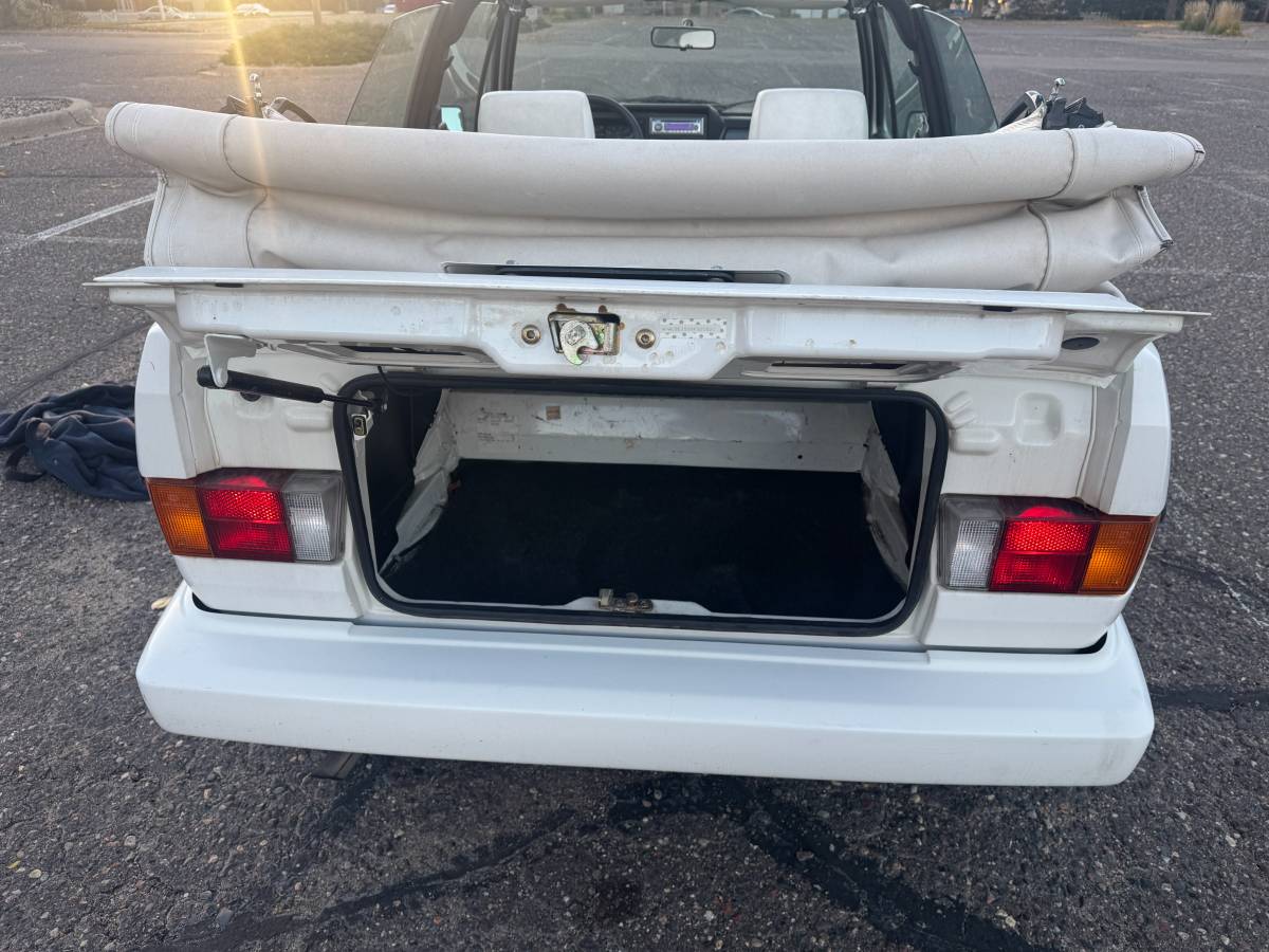Volkswagen-cabriolet-wolfsburg-1992-white-16