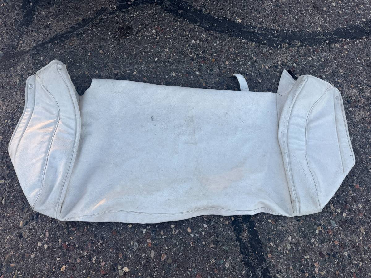 Volkswagen-cabriolet-wolfsburg-1992-white-18