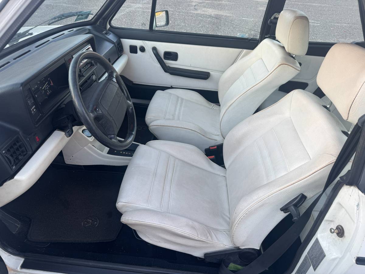 Volkswagen-cabriolet-wolfsburg-1992-white-23