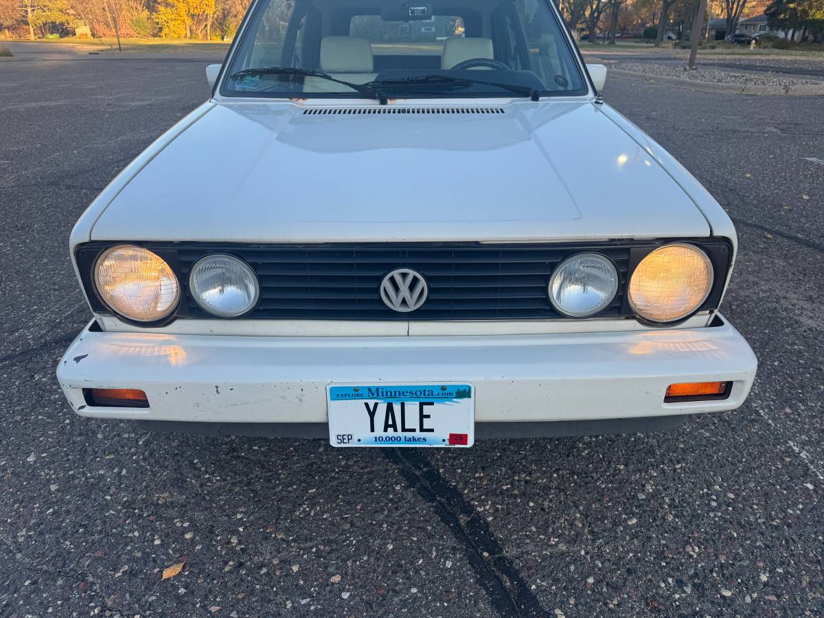 Volkswagen-cabriolet-wolfsburg-1992-white-9