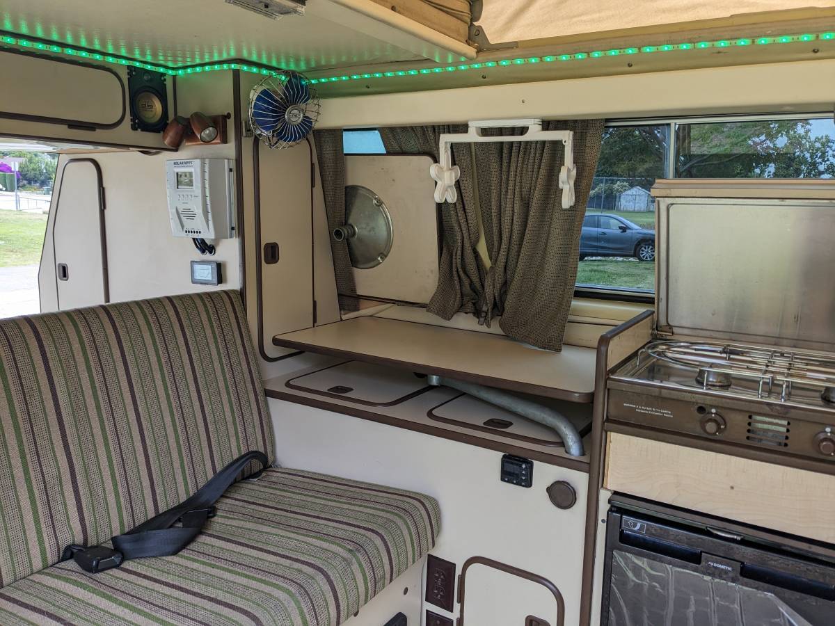 Volkswagen-diesel-1982-yellow-3