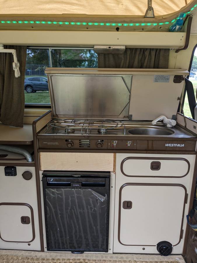 Volkswagen-diesel-1982-yellow-4