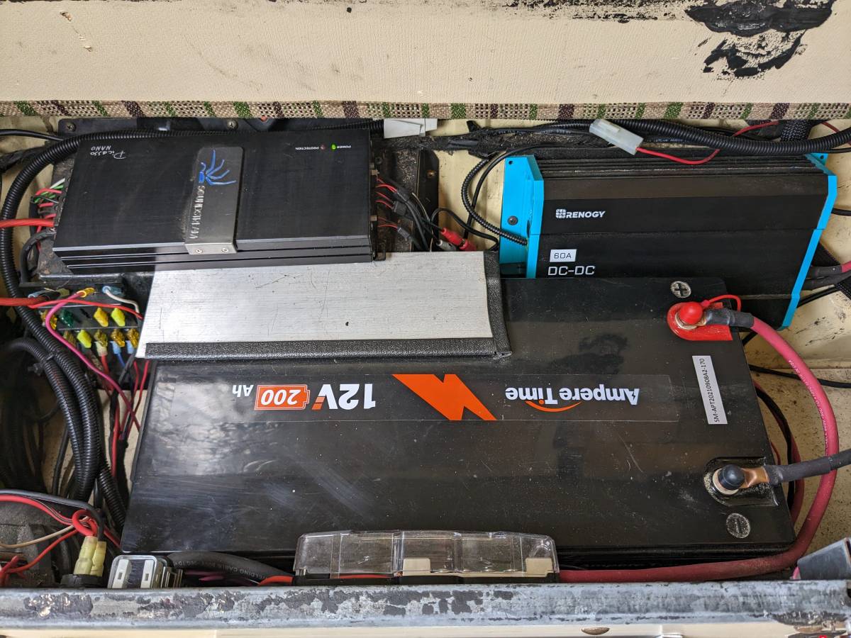 Volkswagen-diesel-1982-yellow-6