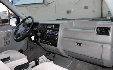 Volkswagen-eurovan-1993-white-10