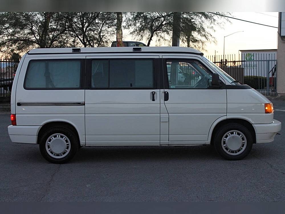 Volkswagen-eurovan-1993-white-12