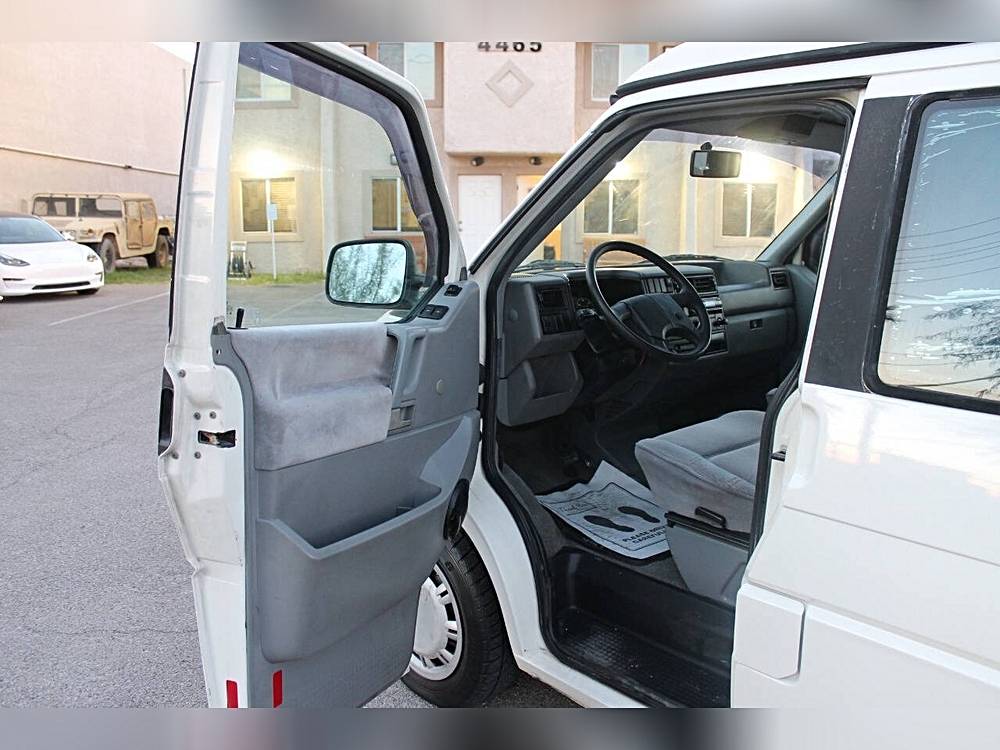 Volkswagen-eurovan-1993-white-14