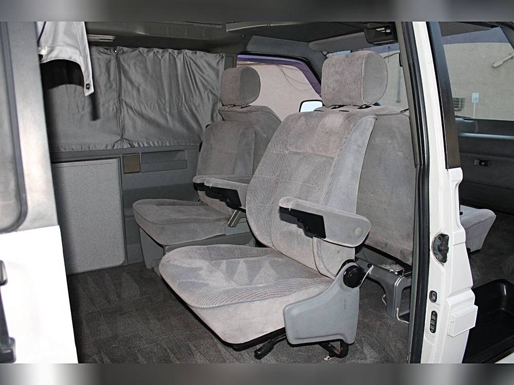 Volkswagen-eurovan-1993-white-19