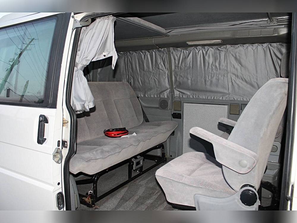 Volkswagen-eurovan-1993-white-20