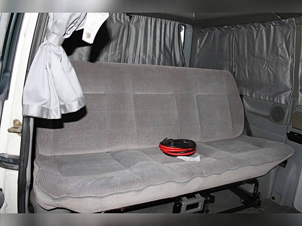 Volkswagen-eurovan-1993-white-21