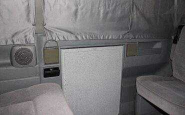 Volkswagen-eurovan-1993-white-23