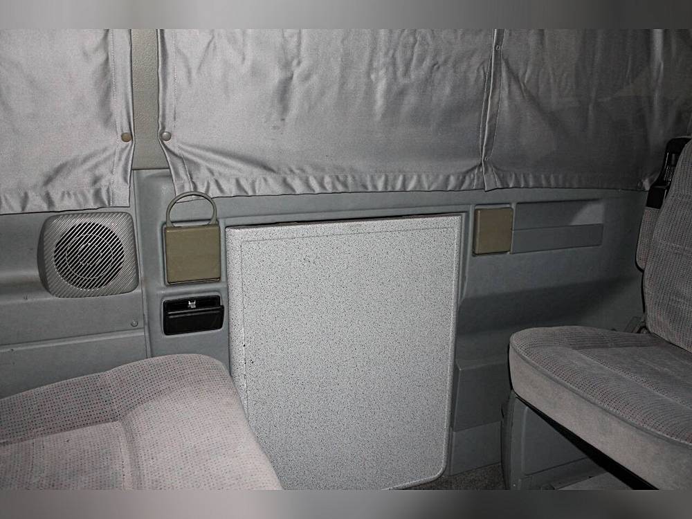 Volkswagen-eurovan-1993-white-23