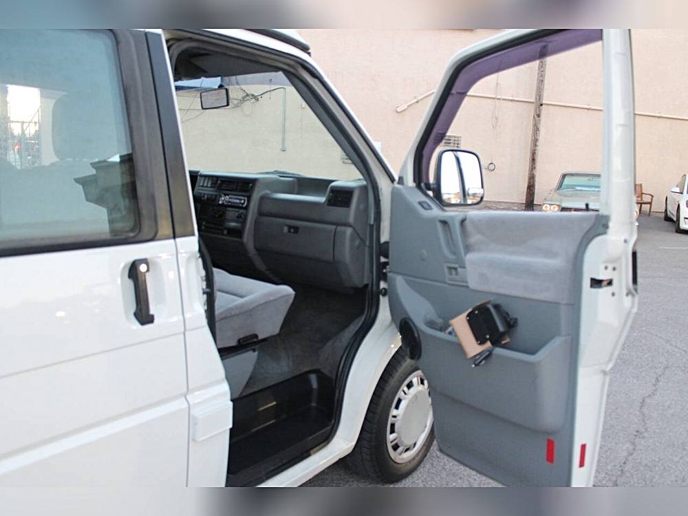 Volkswagen-eurovan-1993-white-7