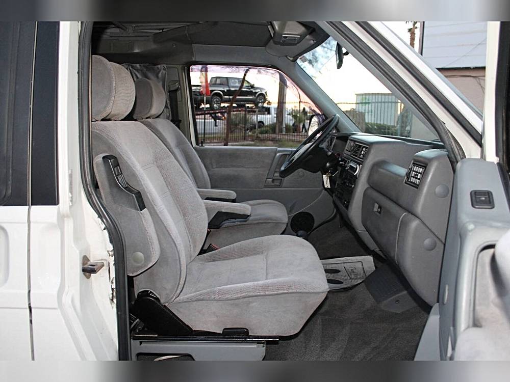 Volkswagen-eurovan-1993-white-8