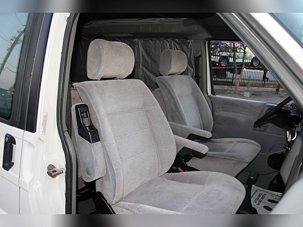 Volkswagen-eurovan-1993-white-9