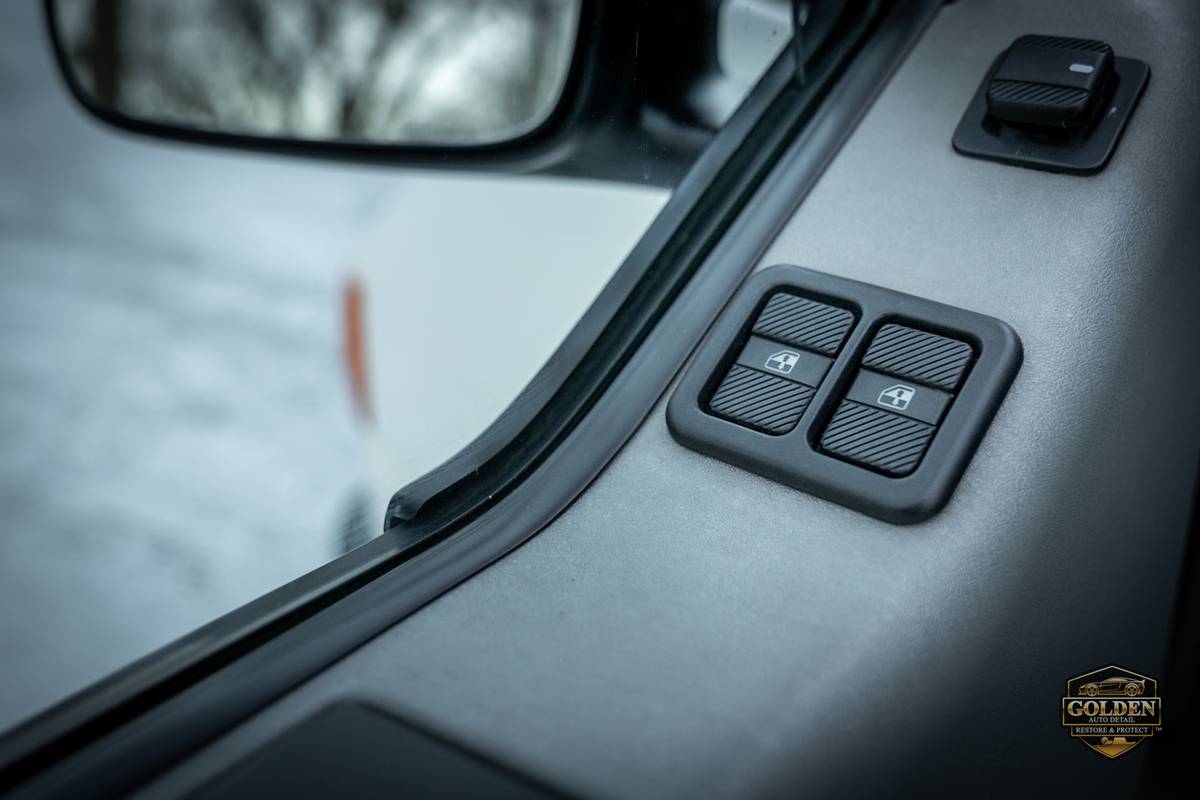 Volkswagen-eurovan-camper-1995-white-10