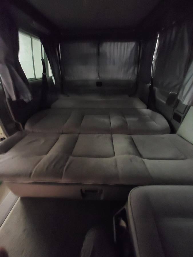 Volkswagen-eurovan-mv-1992-white-4