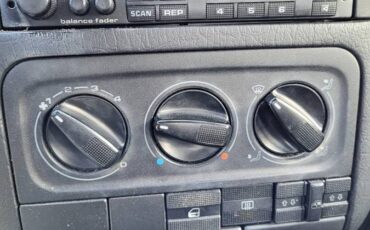 Volkswagen-jetta-1996-custom-2