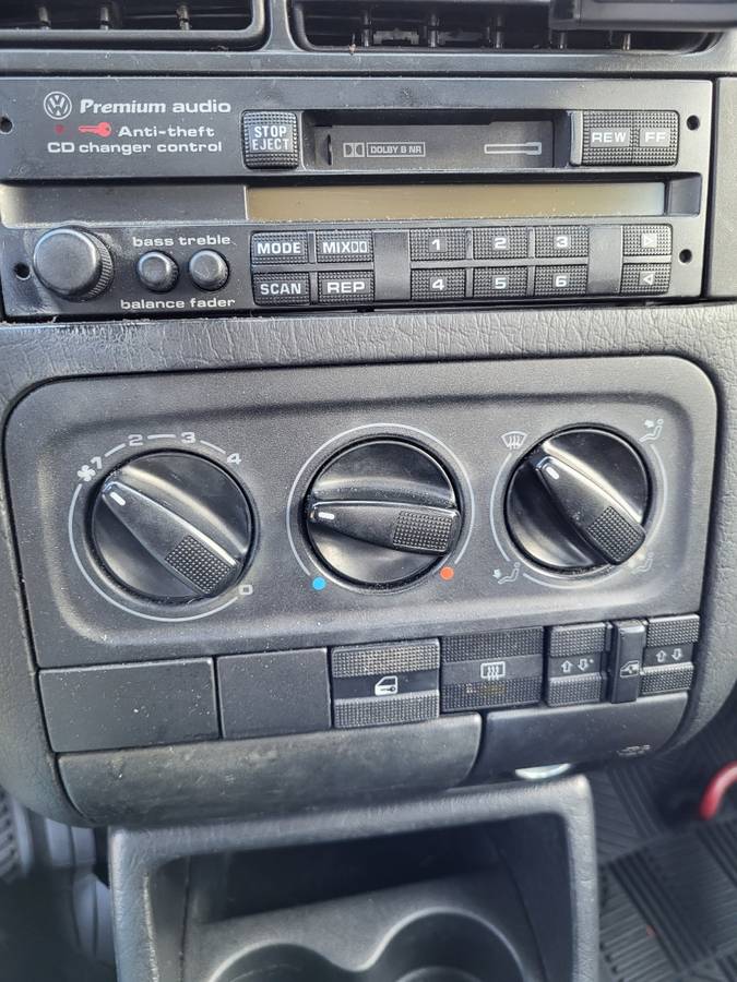 Volkswagen-jetta-1996-custom-2