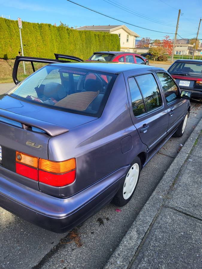 Volkswagen-jetta-1996-custom-7