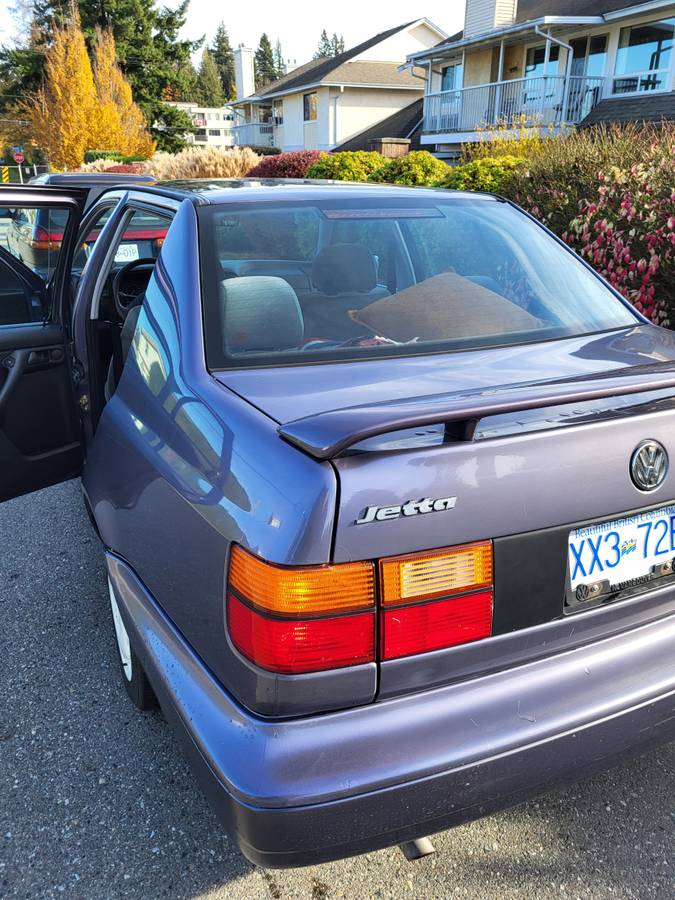 Volkswagen-jetta-1996-custom-8