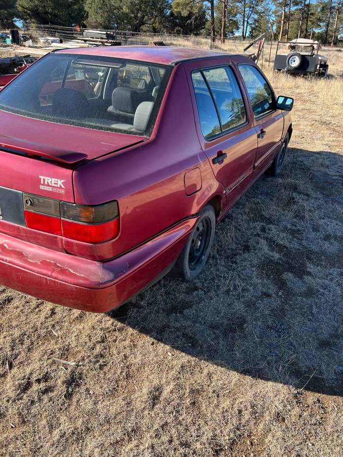 Volkswagen-jetta-1996-red-1