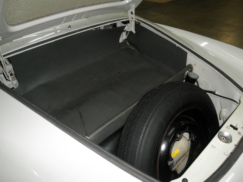 Volkswagen-karmann-ghia-1963-2