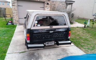 Volkswagen-rabbit-pickupcaddy-1981-black-2