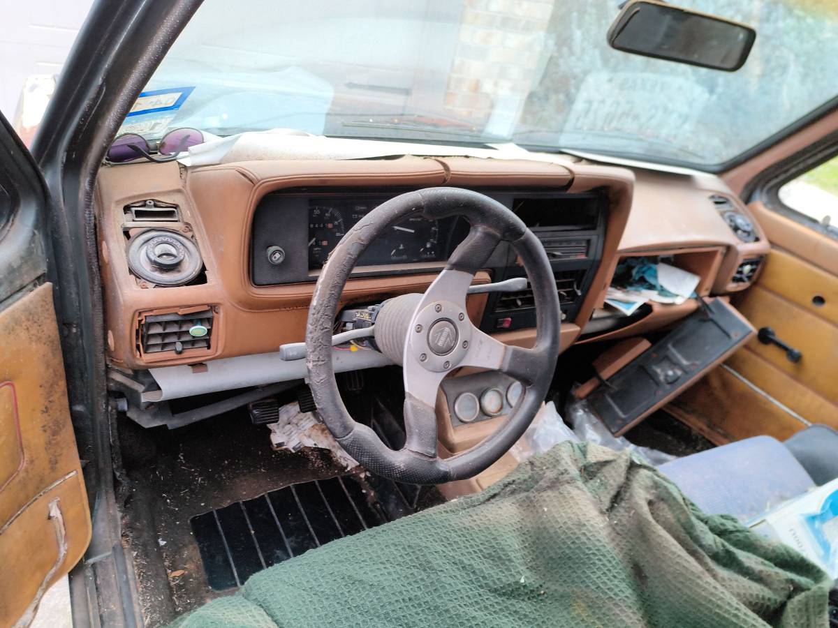 Volkswagen-rabbit-pickupcaddy-1981-black-7