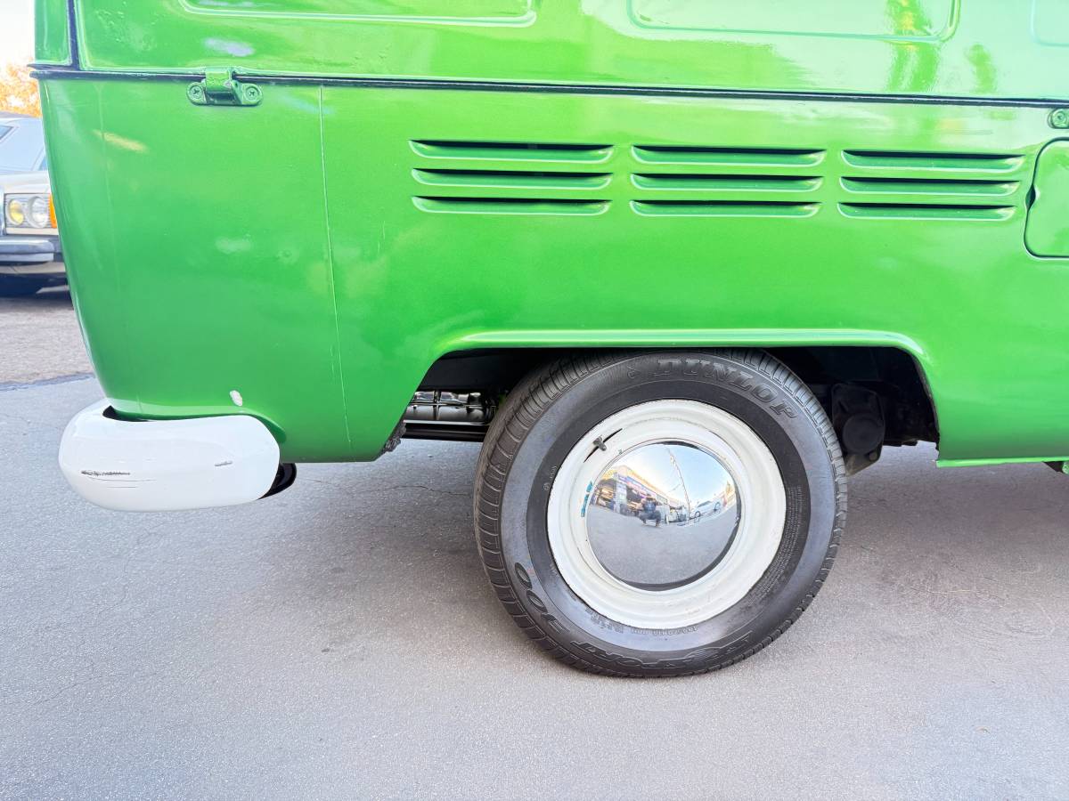 Volkswagen-t2-1970-green-10