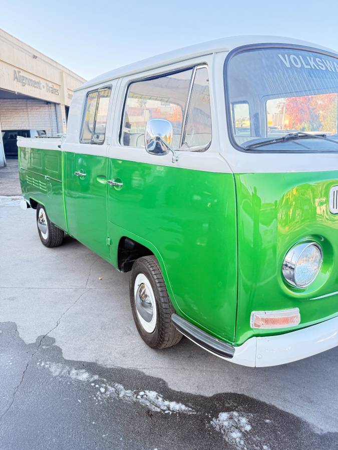 Volkswagen-t2-1970-green-3