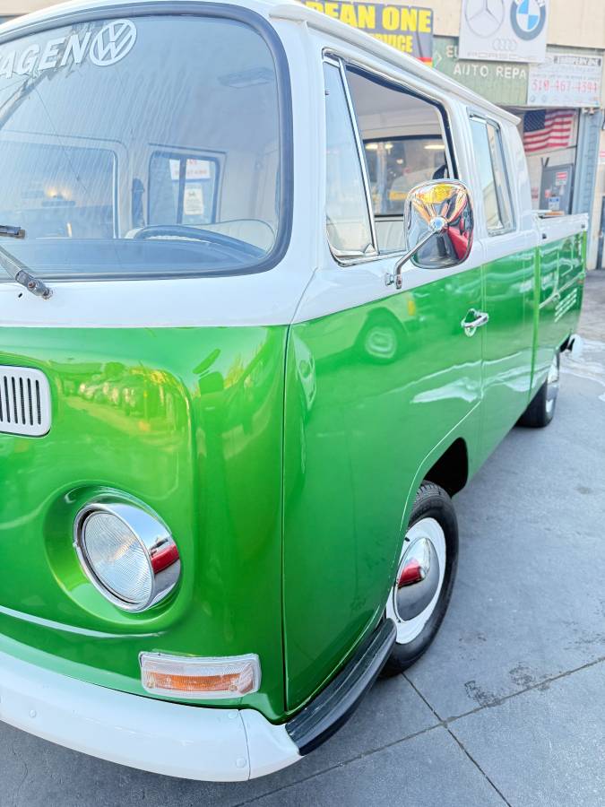 Volkswagen-t2-1970-green-4