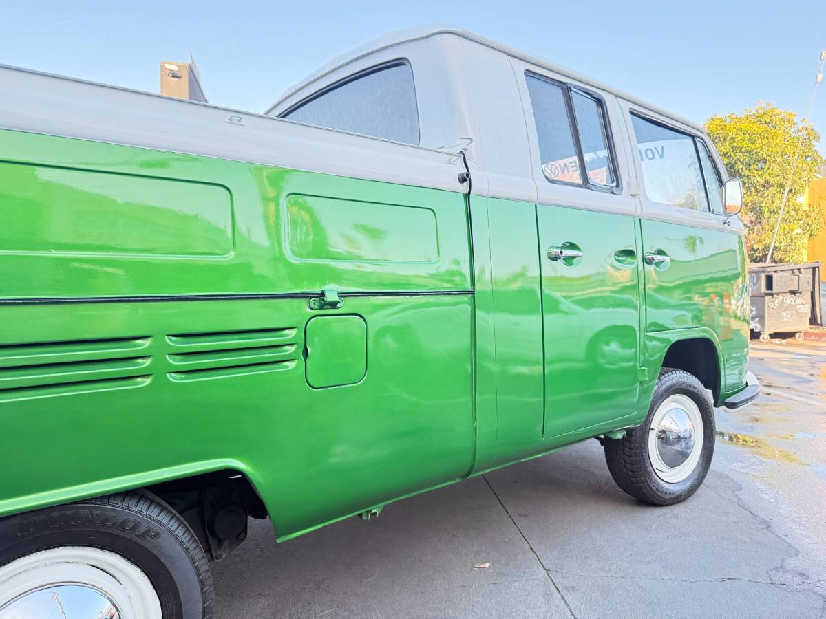 Volkswagen-t2-1970-green-9