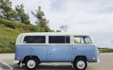 Volkswagen-transporter-microbus-type-2-1971-blue-1