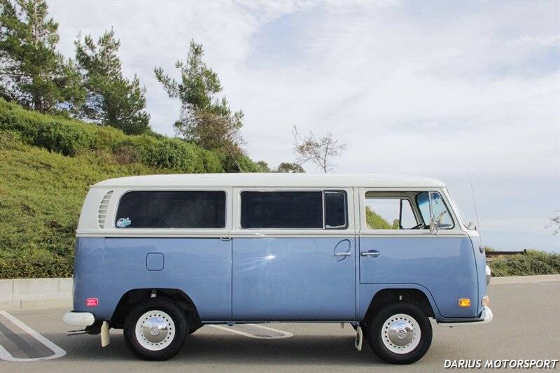 Volkswagen-transporter-microbus-type-2-1971-blue-1