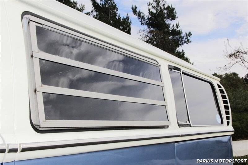 Volkswagen-transporter-microbus-type-2-1971-blue-15