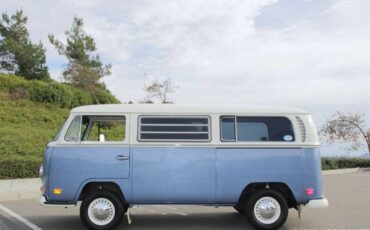 Volkswagen-transporter-microbus-type-2-1971-blue-2