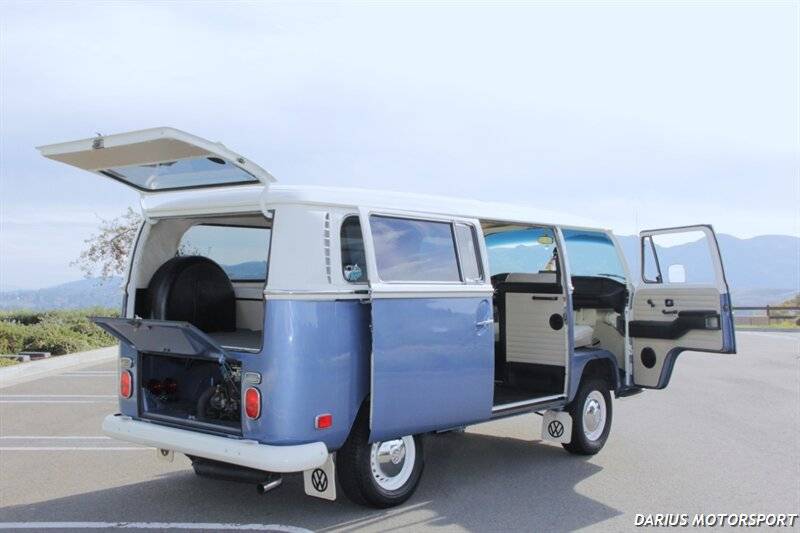Volkswagen-transporter-microbus-type-2-1971-blue-3