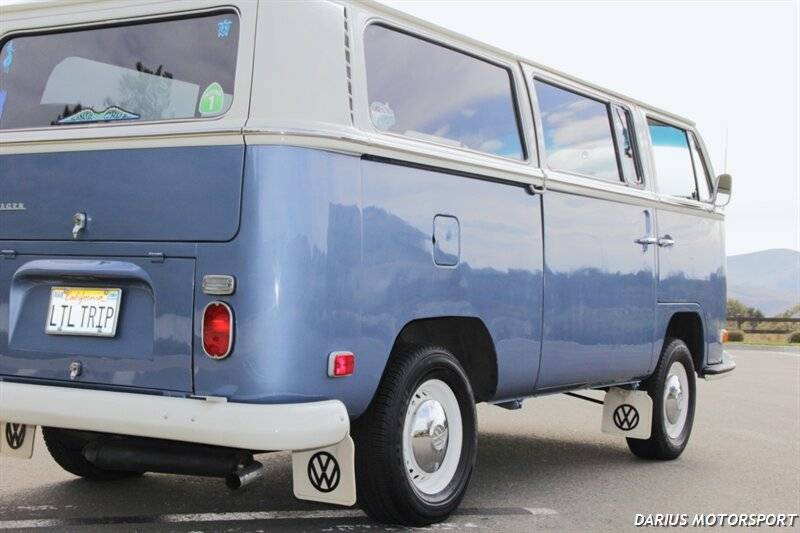 Volkswagen-transporter-microbus-type-2-1971-blue-8