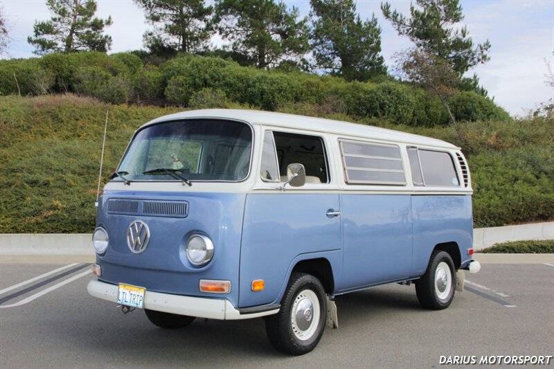 Volkswagen-transporter-microbus-type-2-1971-blue