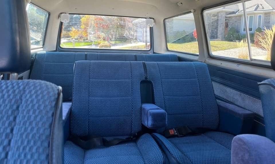 Volkswagen-vanagon-1983-blue-10