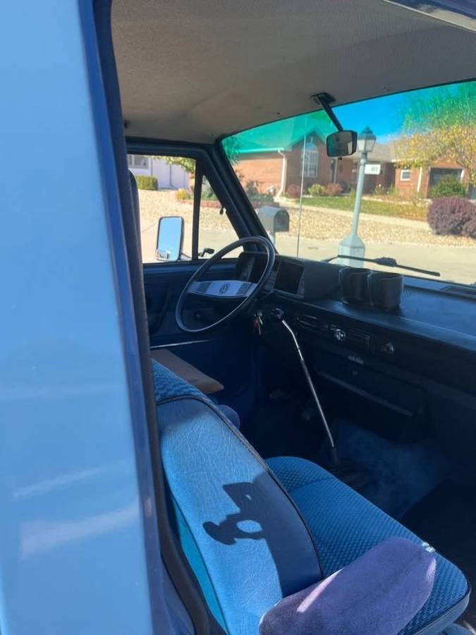 Volkswagen-vanagon-1983-blue-4